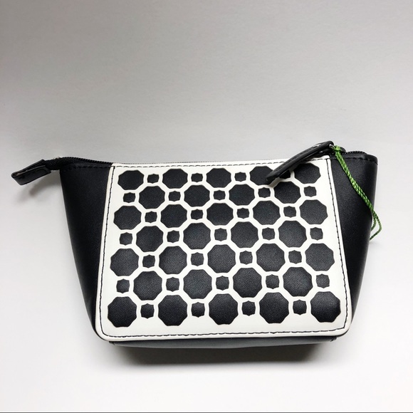 Vera Bradley Handbags - New Vera Bradley zip bag.